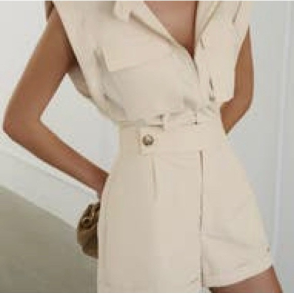 Jumper - Khaki in color, shorts have front pockets. Size small/ size 5